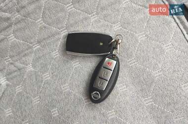 Хэтчбек Nissan Leaf 2012 в 