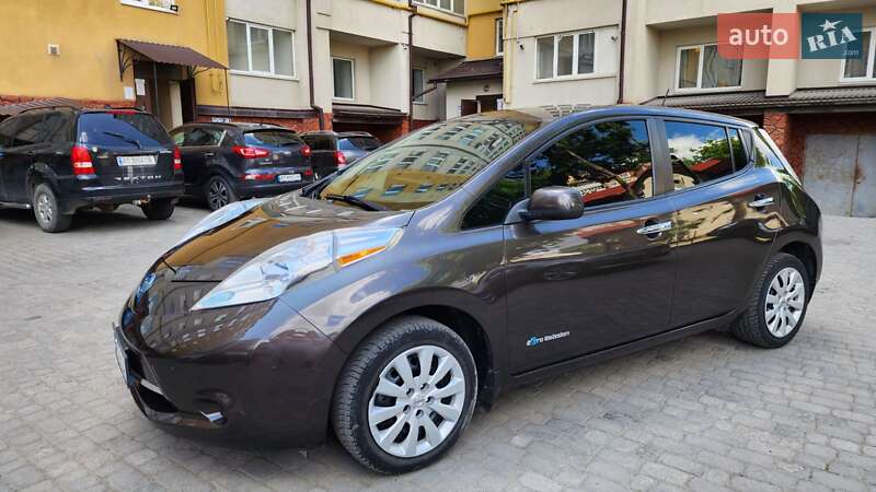 Хэтчбек Nissan Leaf 2015 в Ивано-Франковске