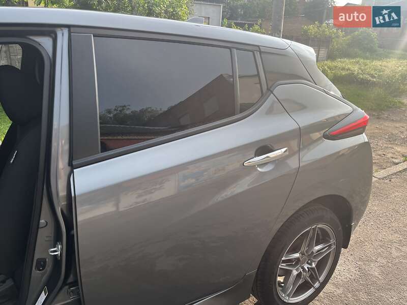 Хэтчбек Nissan Leaf 2018 в Умани