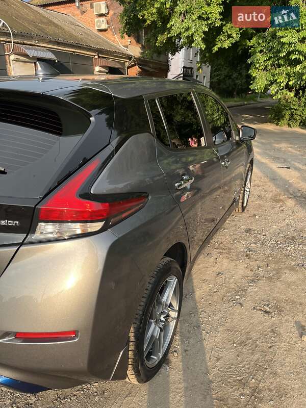 Хэтчбек Nissan Leaf 2018 в Умани