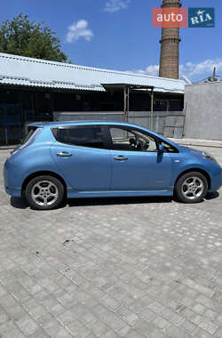 Хетчбек Nissan Leaf 2011 в 