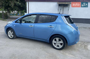 Хэтчбек Nissan Leaf 2012 в 