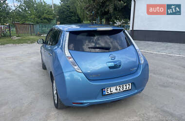 Хэтчбек Nissan Leaf 2012 в 