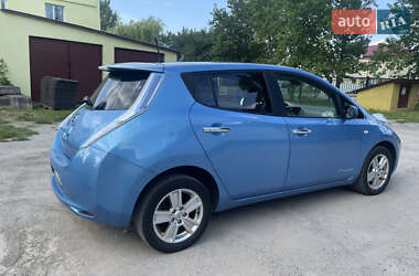Хэтчбек Nissan Leaf 2012 в 