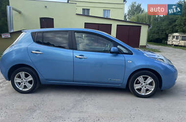 Хэтчбек Nissan Leaf 2012 в 