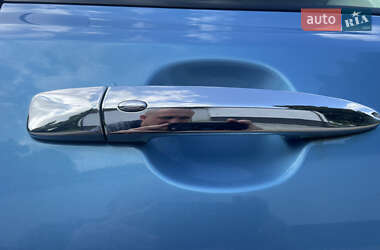 Хэтчбек Nissan Leaf 2012 в 