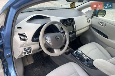 Хэтчбек Nissan Leaf 2012 в 