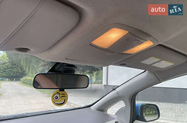 Хэтчбек Nissan Leaf 2012 в 