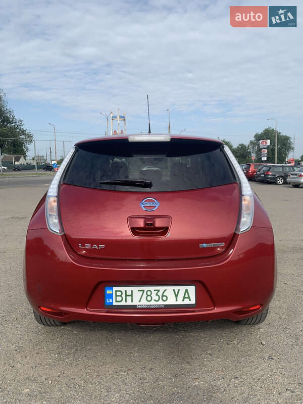Хэтчбек Nissan Leaf 2017 в Южном