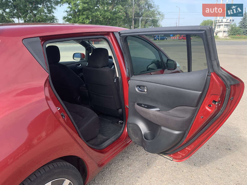 Хэтчбек Nissan Leaf 2017 в Южном