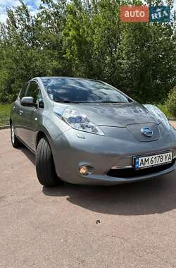 Хэтчбек Nissan Leaf 2016 в 