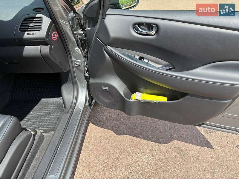 Хэтчбек Nissan Leaf 2016 в Житомире