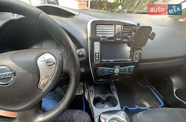 Хэтчбек Nissan Leaf 2016 в 