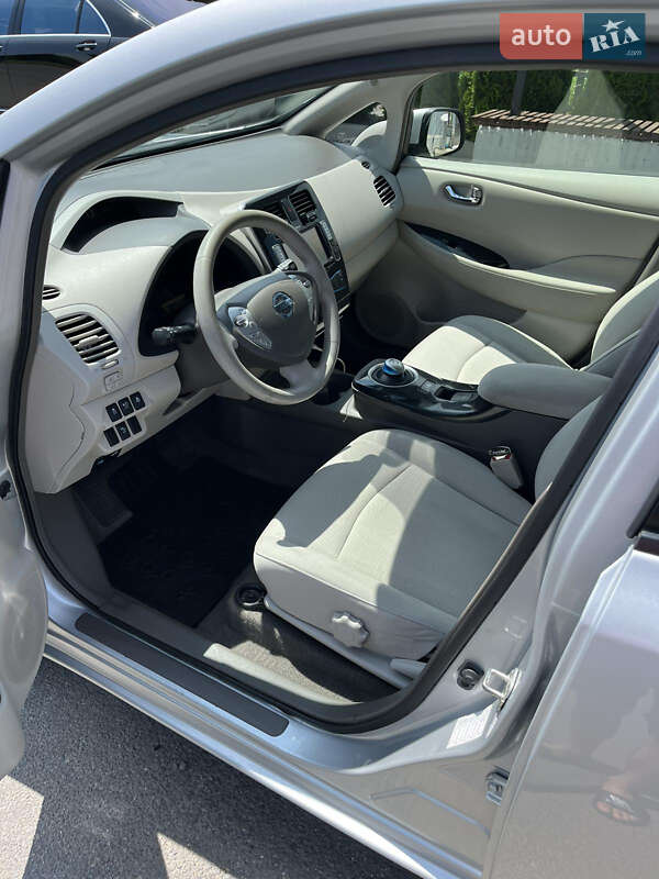 Хэтчбек Nissan Leaf 2012 в Любаре