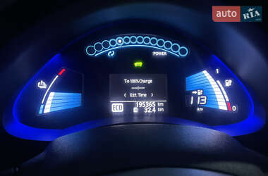Хэтчбек Nissan Leaf 2012 в 