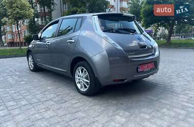 Хэтчбек Nissan Leaf 2013 в 