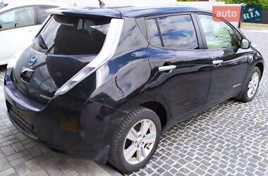 Хэтчбек Nissan Leaf 2012 в 