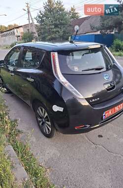 Хэтчбек Nissan Leaf 2013 в 