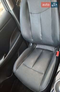 Хэтчбек Nissan Leaf 2013 в 
