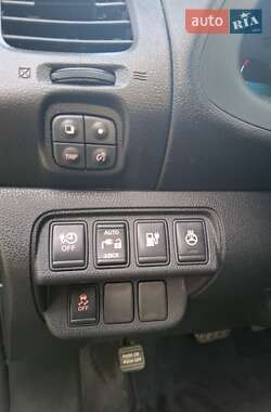 Хэтчбек Nissan Leaf 2013 в 