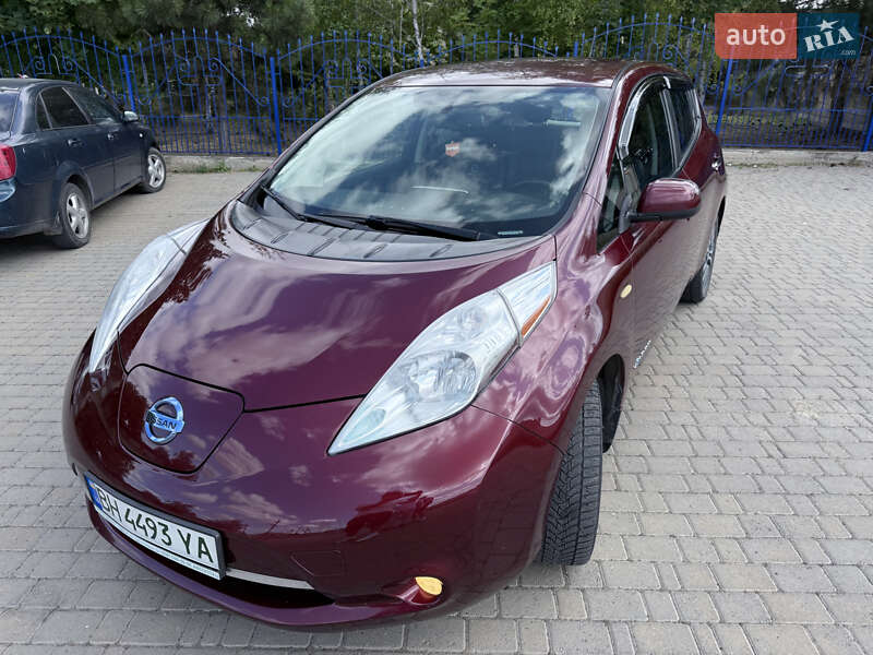 Хетчбек Nissan Leaf 2016 в 