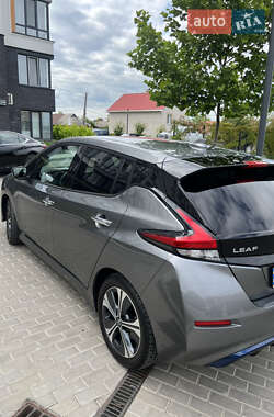 Хэтчбек Nissan Leaf 2021 в 