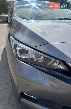 Хэтчбек Nissan Leaf 2021 в 