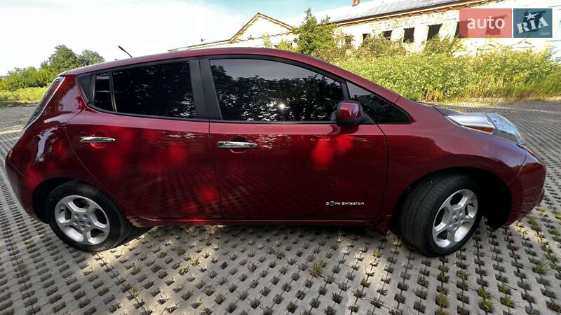 Хетчбек Nissan Leaf 2013 в Тульчині
