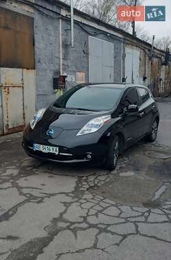 Хетчбек Nissan Leaf 2013 в Дніпрі
