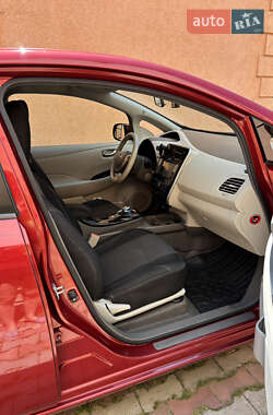 Хэтчбек Nissan Leaf 2012 в 