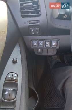 Хэтчбек Nissan Leaf 2015 в 