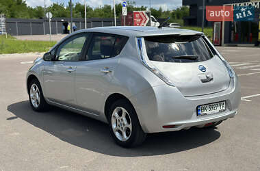 Хэтчбек Nissan Leaf 2012 в 