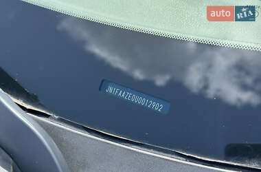 Хэтчбек Nissan Leaf 2012 в 