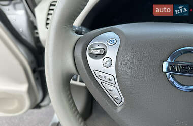 Хэтчбек Nissan Leaf 2012 в 