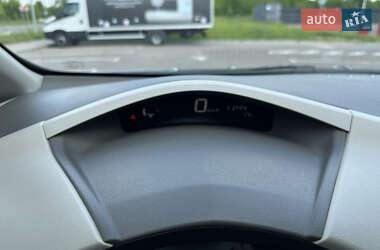 Хэтчбек Nissan Leaf 2012 в 