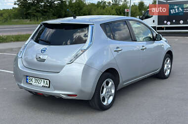 Хэтчбек Nissan Leaf 2012 в 