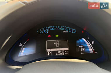 Хэтчбек Nissan Leaf 2012 в 