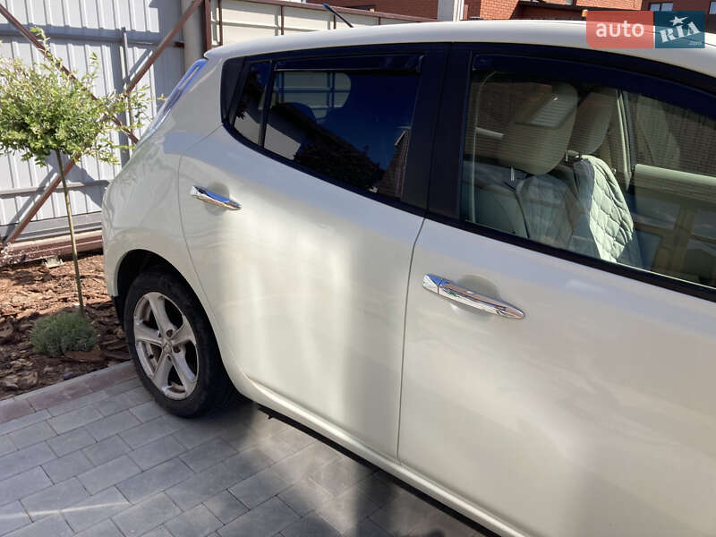 Хэтчбек Nissan Leaf 2012 в Виннице