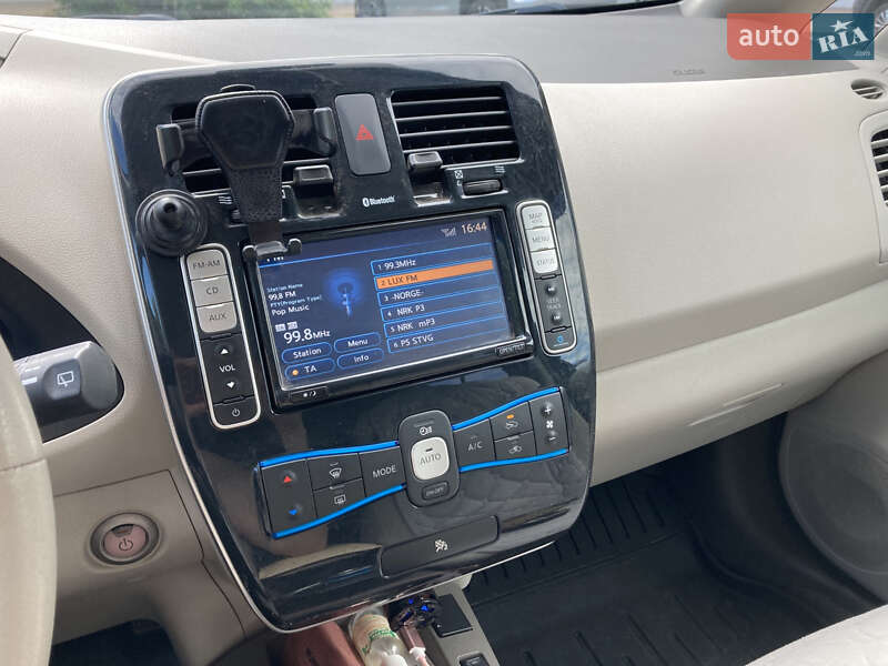 Хэтчбек Nissan Leaf 2012 в Виннице