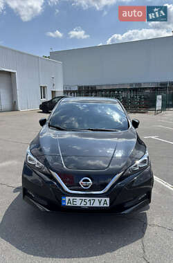 Хэтчбек Nissan Leaf 2018 в 