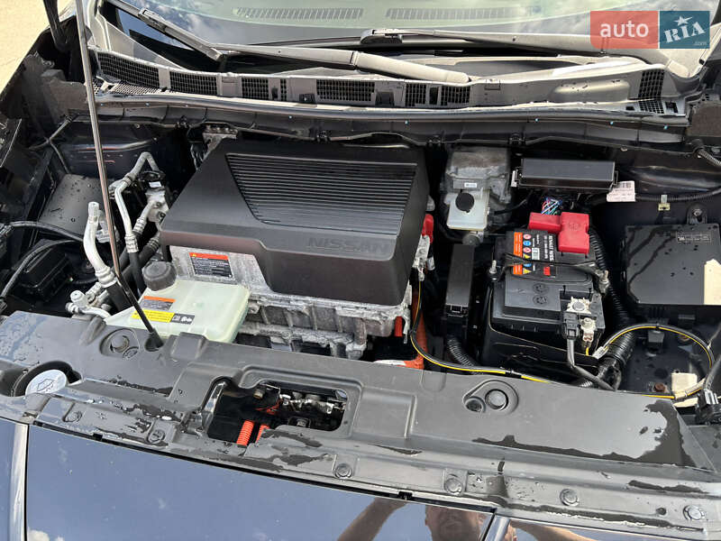 Хэтчбек Nissan Leaf 2018 в Днепре