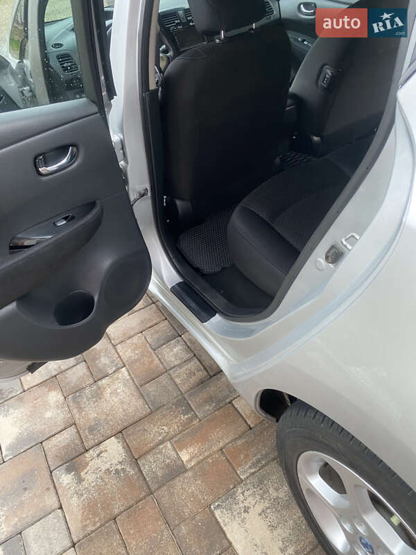 Хетчбек Nissan Leaf 2013 в Заставній