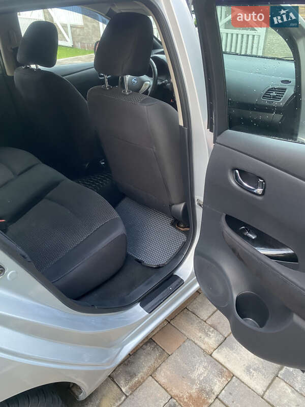 Хетчбек Nissan Leaf 2013 в Заставній