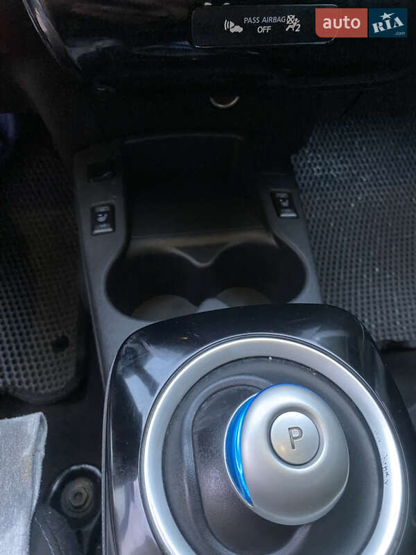 Хетчбек Nissan Leaf 2013 в Заставній