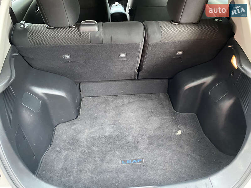 Хетчбек Nissan Leaf 2013 в Заставній