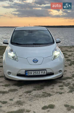 Хэтчбек Nissan Leaf 2010 в Красилове
