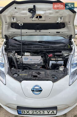 Хэтчбек Nissan Leaf 2010 в 