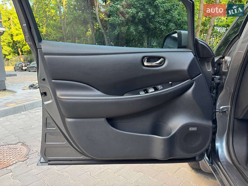 Хэтчбек Nissan Leaf 2014 в Тернополе