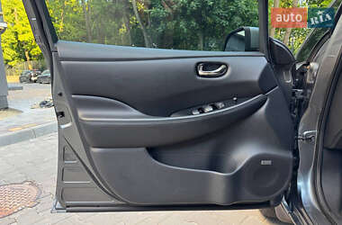 Хетчбек Nissan Leaf 2014 в 