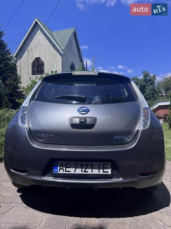 Хетчбек Nissan Leaf 2016 в Дніпрі